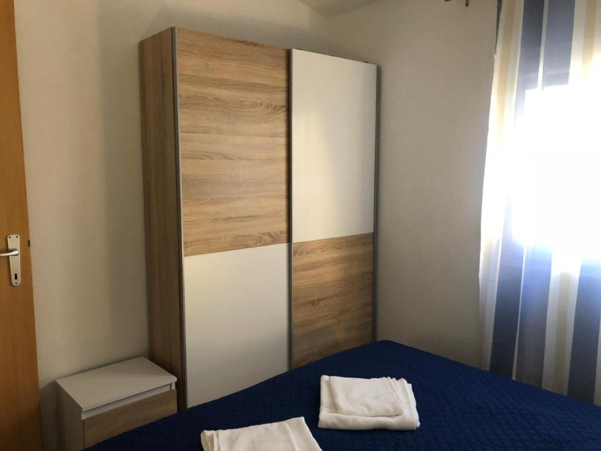 Apartman Luka Vir Lägenhet Exteriör bild